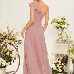 Bridemaid new, never used, dusty pink, was to long for me